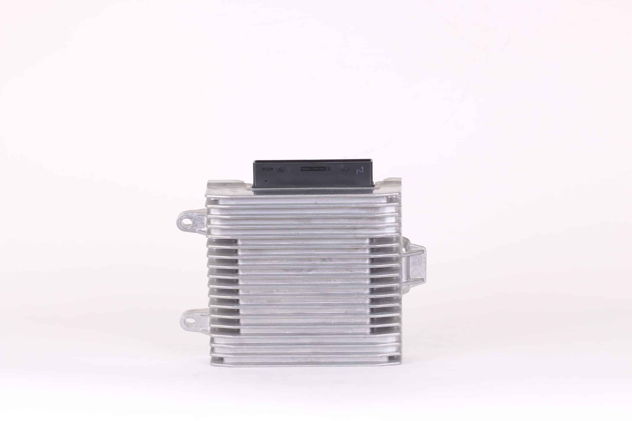 Amplificateur audio d’origine Audi (5 canaux) | 8J0 035 223 F (2)