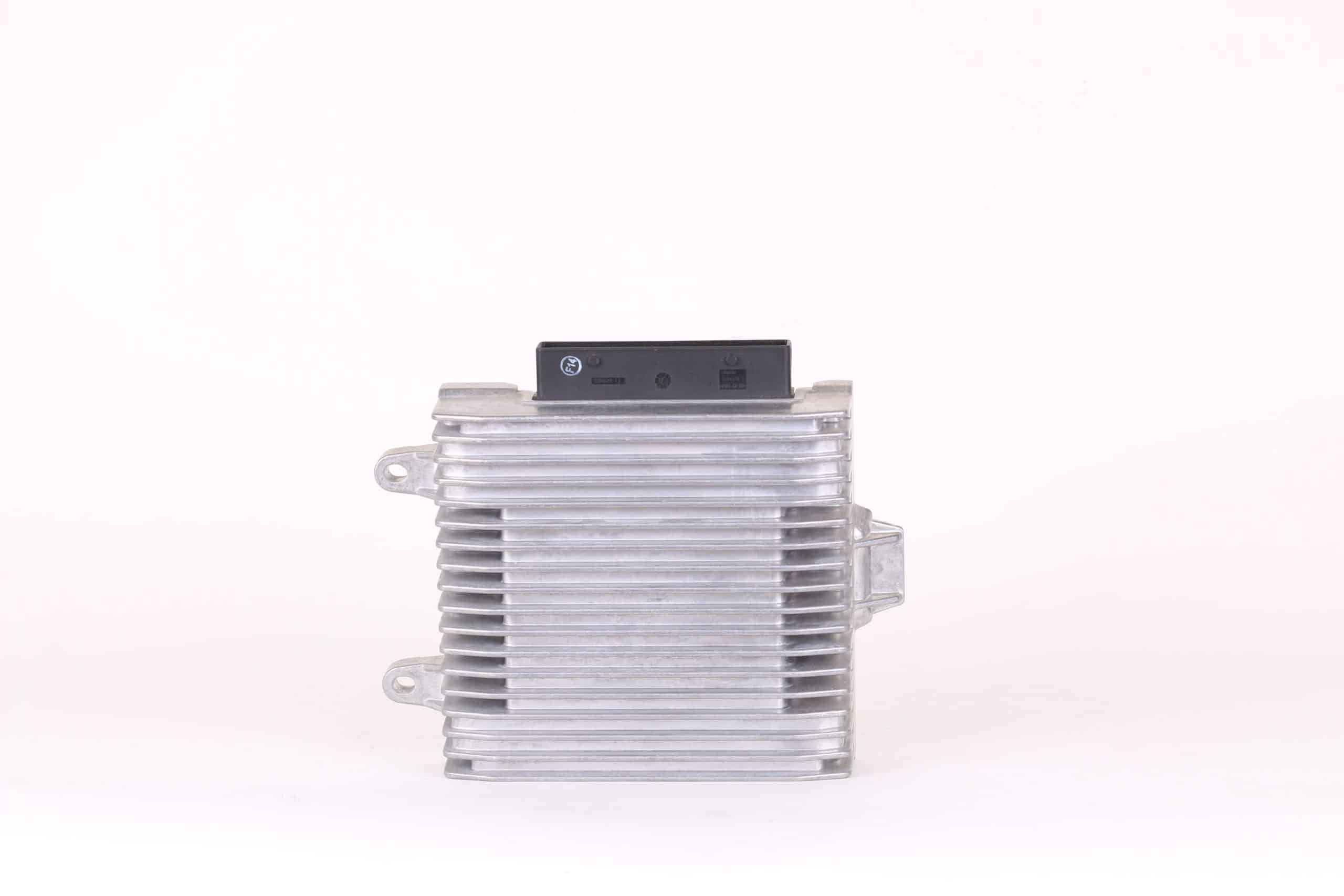Amplificador de audio original Audi (5 canales) | 8J0 035 223 F (1)